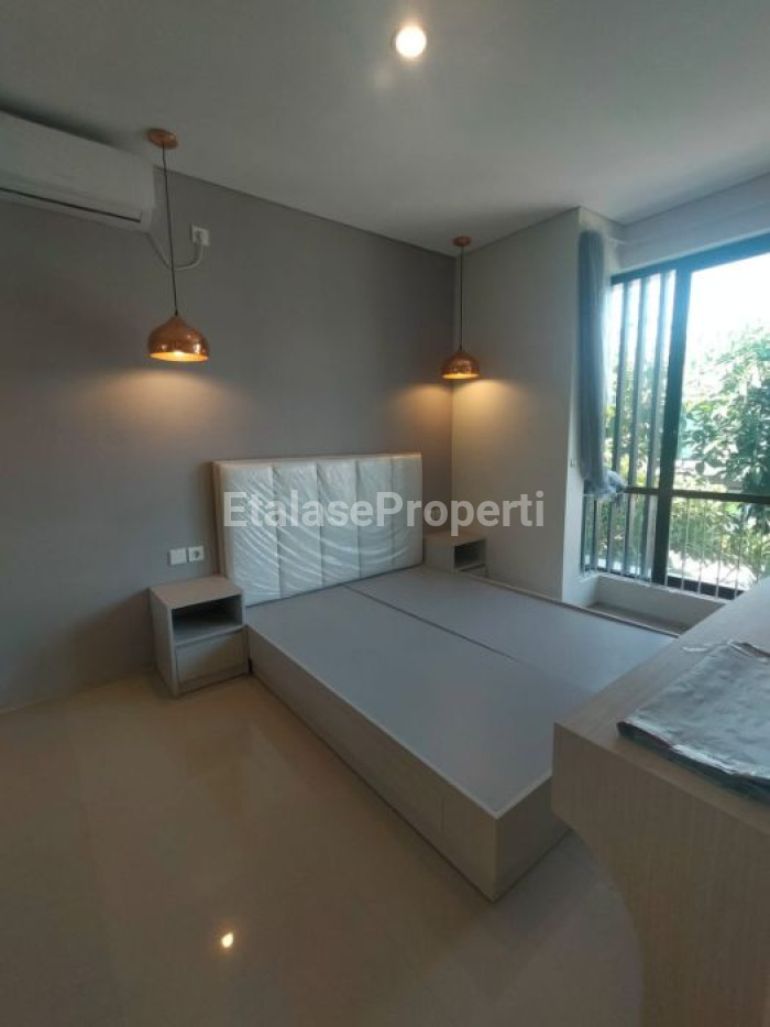 Foto properti Rumah Baru Sudah Renov Di Northwest Lake Citraland Surabaya 4