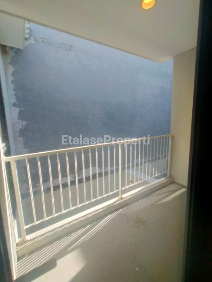 Foto properti Rumah Baru Sudah Renov Di Northwest Lake Citraland Surabaya 5