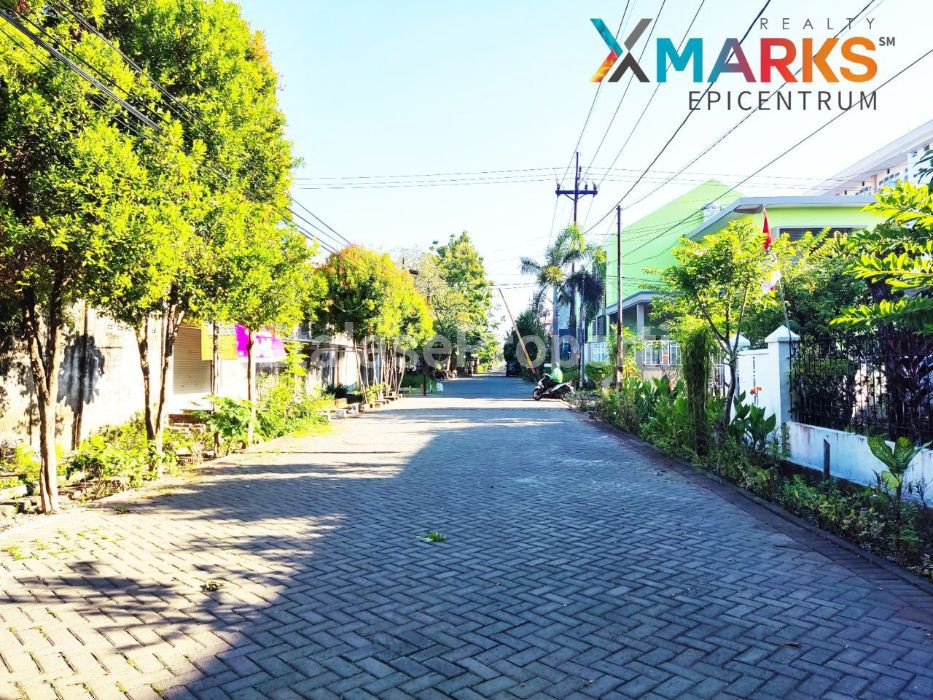 Foto properti Turun Harga! Rumah Lama Hook Di Ketintang Wiyata Row 3 Mobil 7