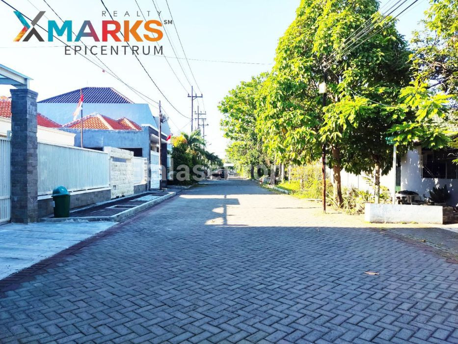 Foto properti Turun Harga! Rumah Lama Hook Di Ketintang Wiyata Row 3 Mobil 8
