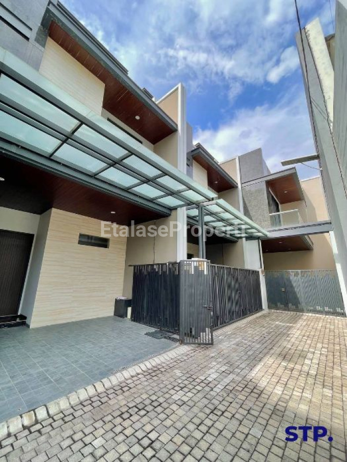Foto properti 3 Unit! Townhouse Mewah 3 Lantai Di Pakis Tirtoasri Tipe Hook 1