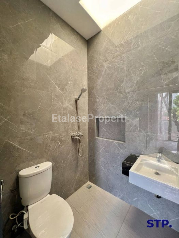 Foto properti 3 Unit! Townhouse Mewah 3 Lantai Di Pakis Tirtoasri Tipe Hook 9