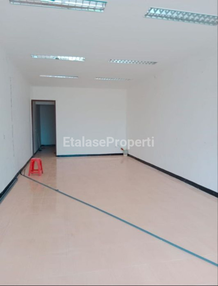 Foto properti Disewakan Ruko 4 Lantai Pusat Kota Jalan Karimun Jawa Depan RS Siloam 2