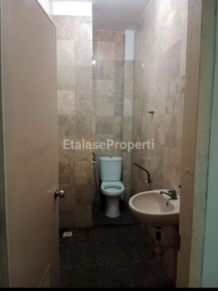 Foto properti Disewakan Ruko 4 Lantai Pusat Kota Jalan Karimun Jawa Depan RS Siloam 5