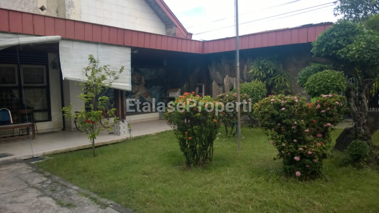 Foto properti Rumah Dijual Di Ngagel Mulyo, Pinggir Jalan Besar, Row Jalan Lebar 3