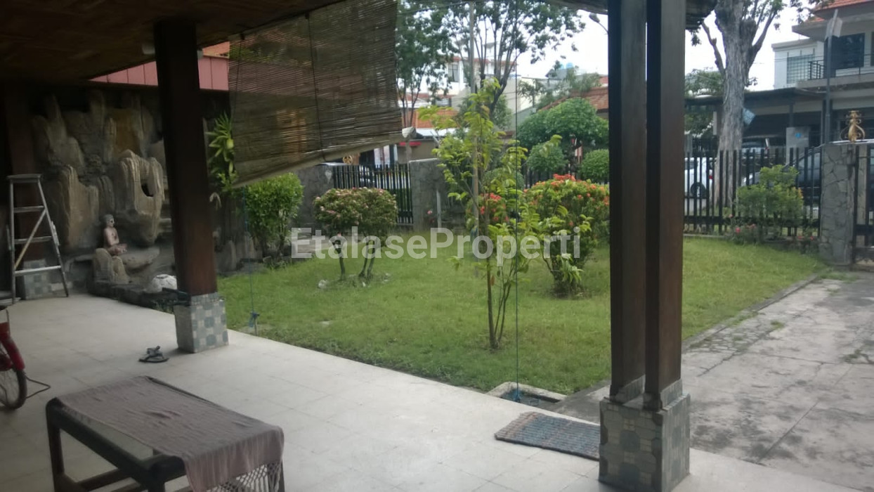 Foto properti Rumah Dijual Di Ngagel Mulyo, Pinggir Jalan Besar, Row Jalan Lebar 4