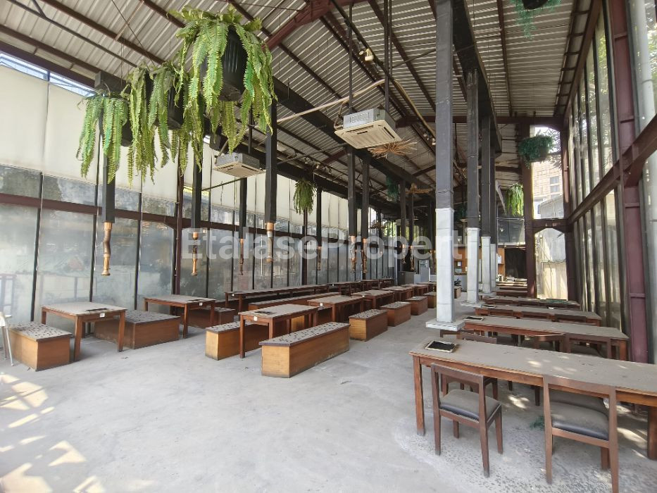 Foto properti Disewakan Cepat Bangunan Bekas Restoran Di Pusat Kota Surabaya Tempat Sangat Strategis! 3