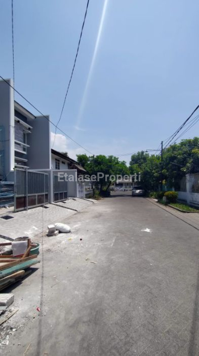 Foto properti Rumah Tengah Kota Di Komplek Elit Wisma Mukti 1