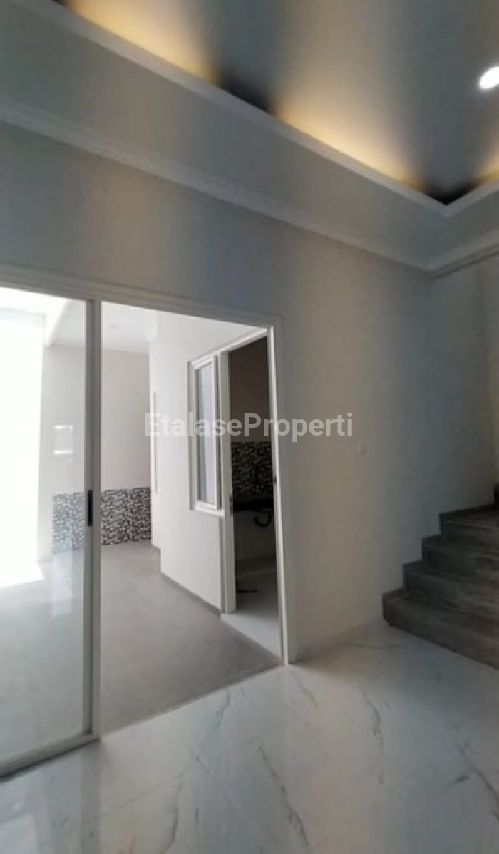 Foto properti Rumah Tengah Kota Di Komplek Elit Wisma Mukti 3