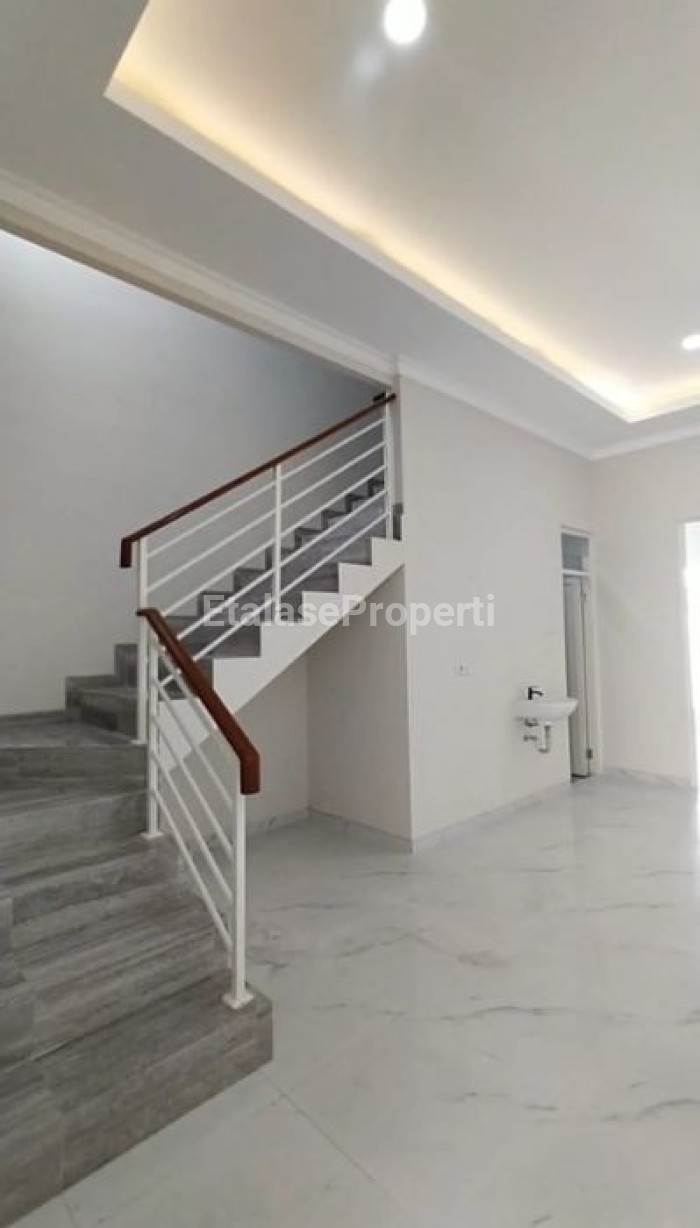 Foto properti Rumah Tengah Kota Di Komplek Elit Wisma Mukti 4