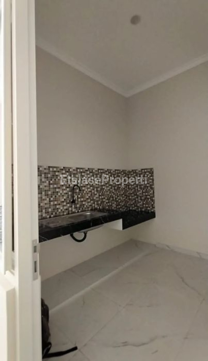 Foto properti Rumah Tengah Kota Di Komplek Elit Wisma Mukti 5