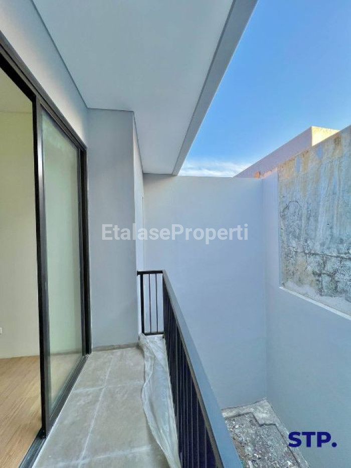 Foto properti Sisa 1 Unit, Rumah Scandinavian Kalijudan Barat Surabaya Timur 10