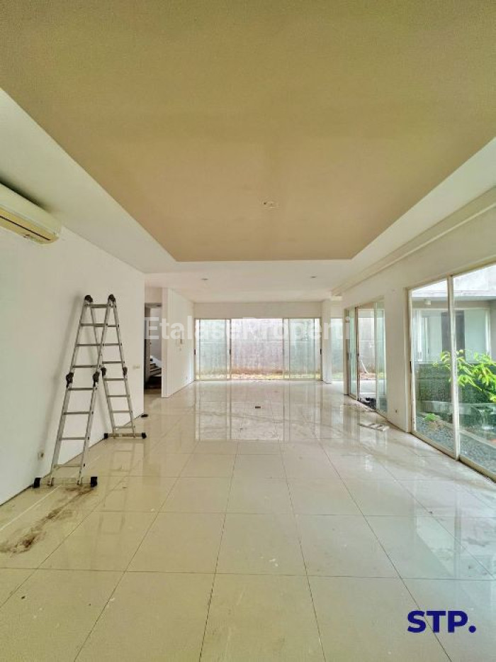 Foto properti Jual, Rumah Mewah Graha Natura Sudah Renovasi 5