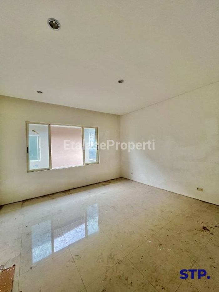 Foto properti Jual, Rumah Mewah Graha Natura Sudah Renovasi 8