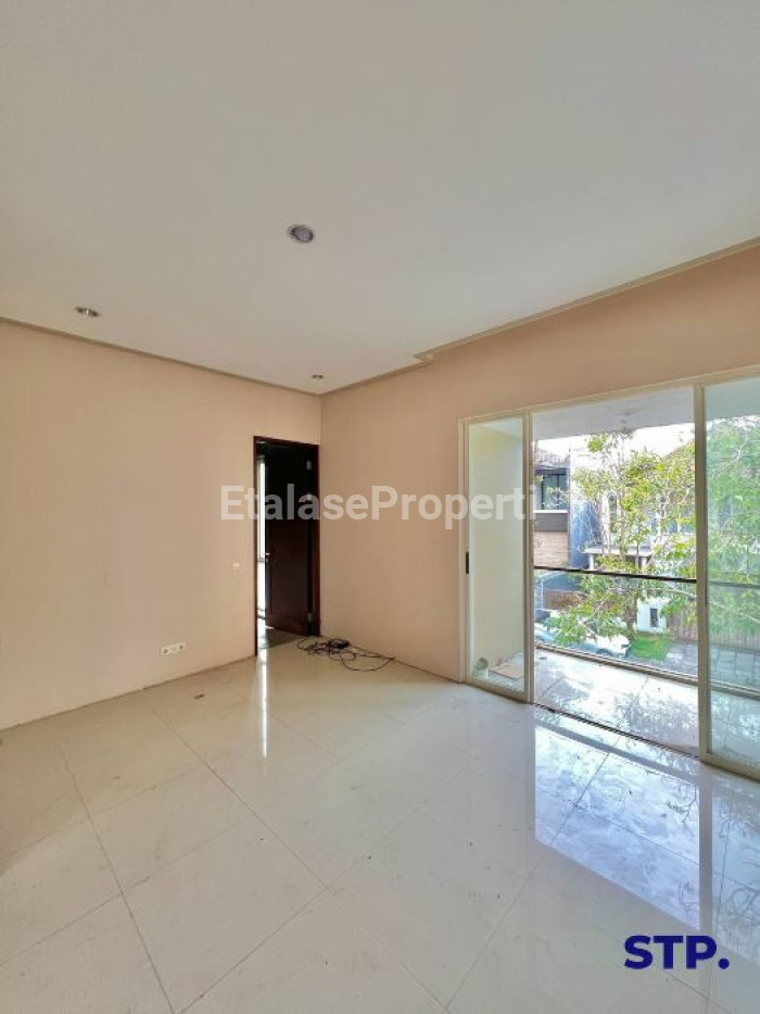 Foto properti Jual, Rumah Mewah Graha Natura Sudah Renovasi 9