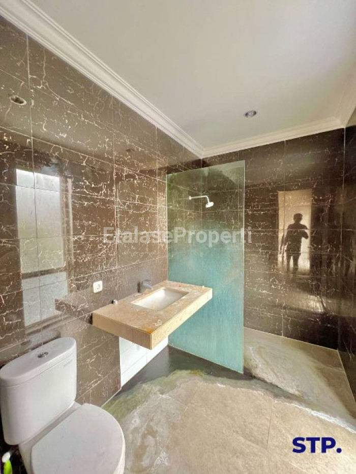 Foto properti Jual, Rumah Mewah Graha Natura Sudah Renovasi 10