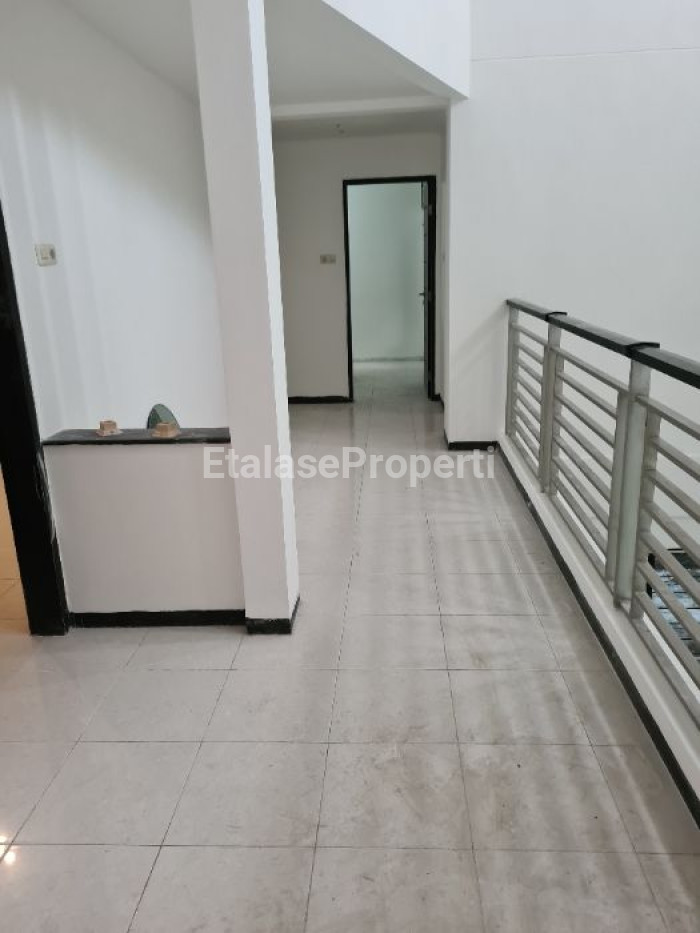 Foto properti Dharmahusada Utara 5 BR Dekat Superindo Dan RM Bu Rudy 1