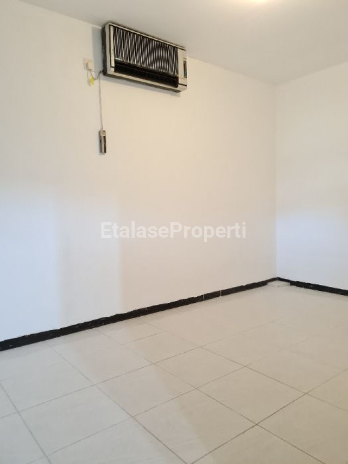 Foto properti Dharmahusada Utara 5 BR Dekat Superindo Dan RM Bu Rudy 4