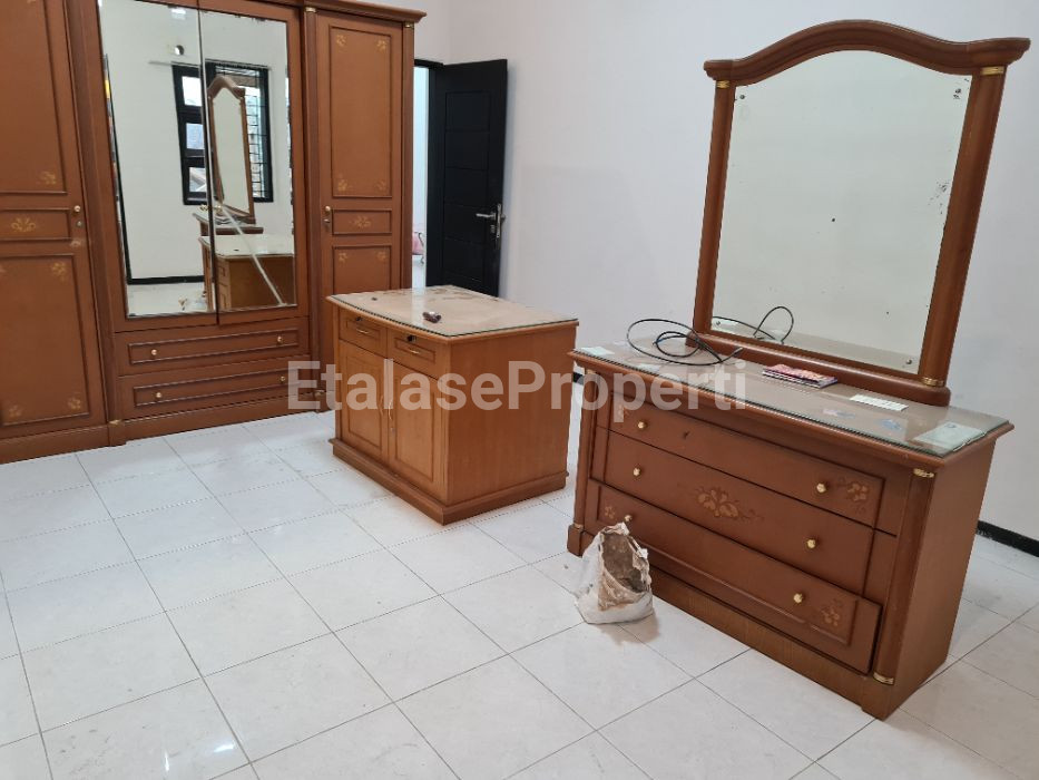 Foto properti Dharmahusada Utara 5 BR Dekat Superindo Dan RM Bu Rudy 7