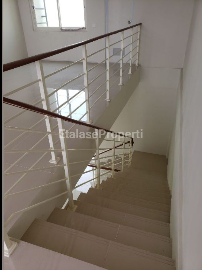 Foto properti Disewakan Ruko Northwest Boulevard 3 Lantai Ruko BARU Gress 8