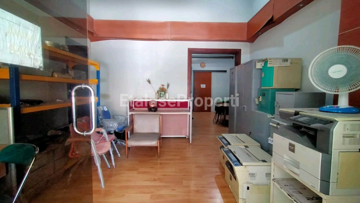 Foto properti JUAL Rumah Hitung TANAH Area Komersiil Sederet Mirota 2
