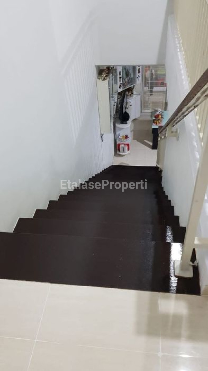 Foto properti Dijual Rumah 2 Lantai 6