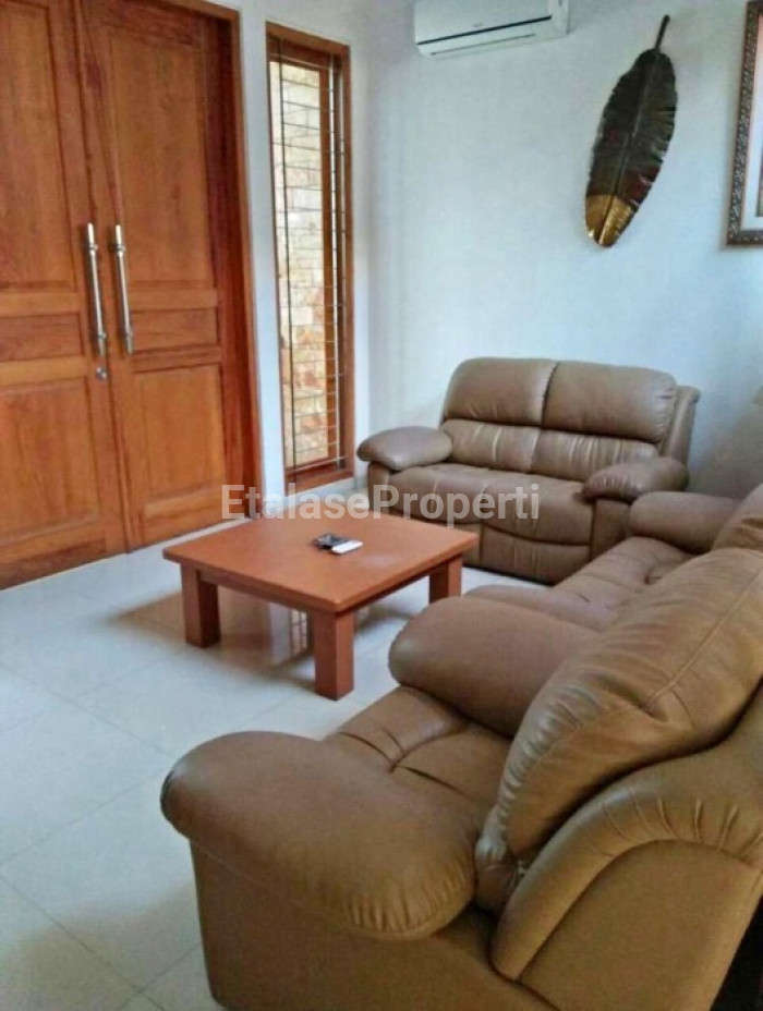 Foto properti Rumah Mewah Gayungsari, Surabaya. 4