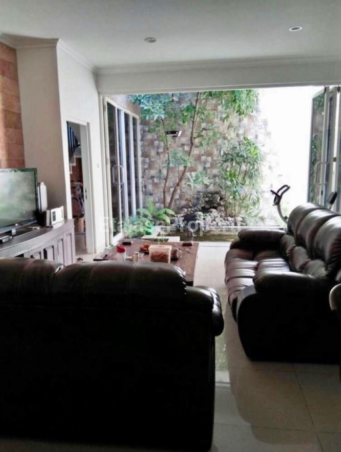 Foto properti Rumah Mewah Gayungsari, Surabaya. 6