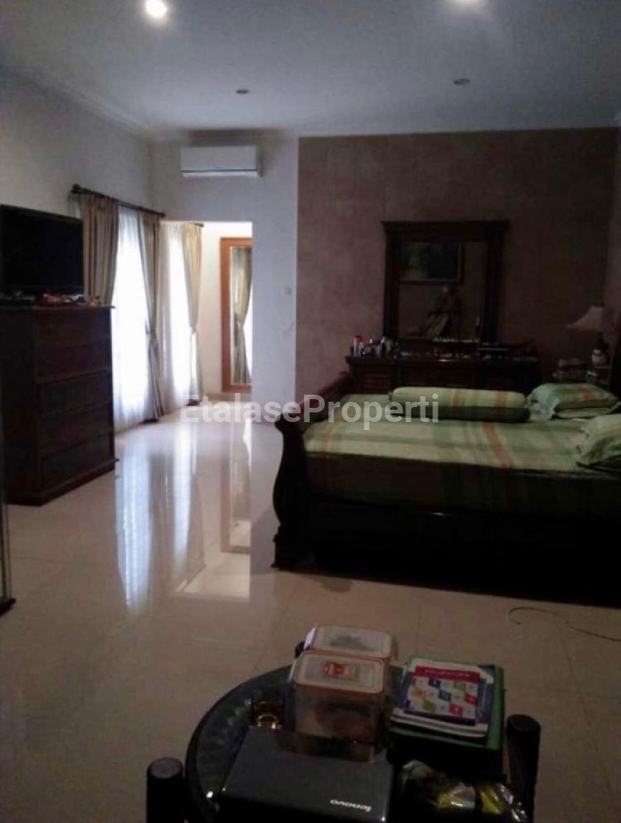 Foto properti Rumah Mewah Gayungsari, Surabaya. 8