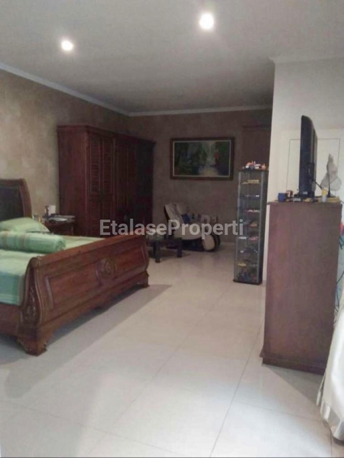 Foto properti Rumah Mewah Gayungsari, Surabaya. 9