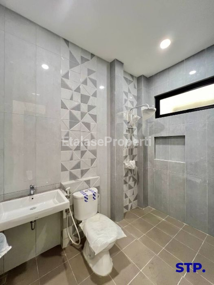 Foto properti Rumah Baru Minimalis Di Dian Istana Cluster Moca Vrbana 9