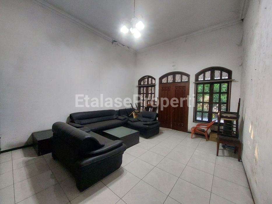 Foto properti Disewakan Rumah Raya Dharmahusada Indah 3