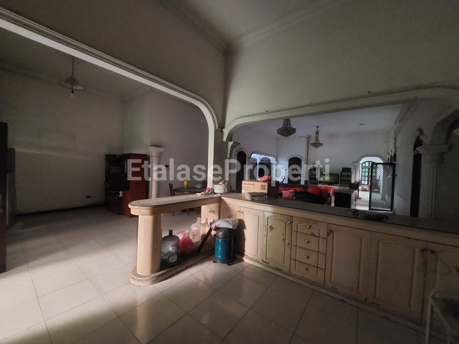 Foto properti Disewakan Rumah Raya Dharmahusada Indah 6