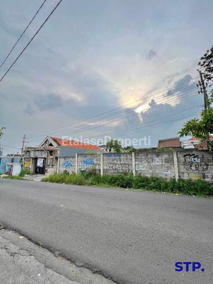 Foto properti Jual Cepat, Rumah Komersil Di Raya Lidah Kulon Dekat Citraland 2