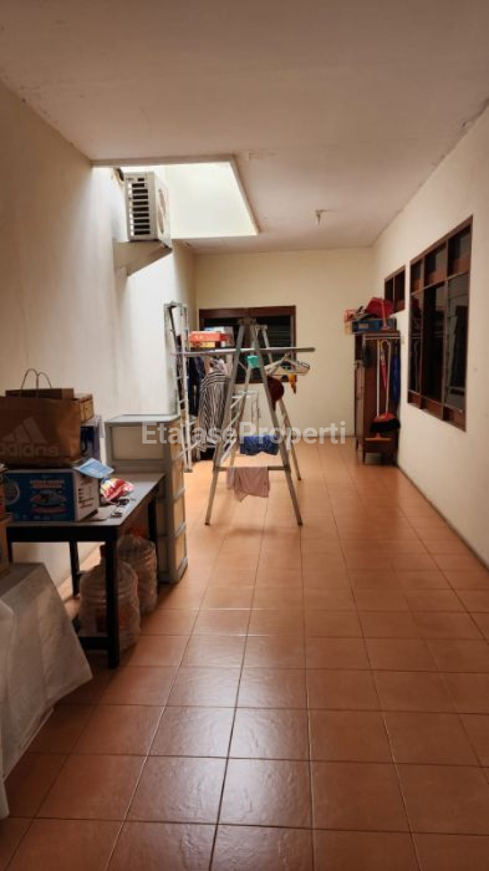 Foto properti Dijual Rumah Luas Karang Asem Surabaya 3