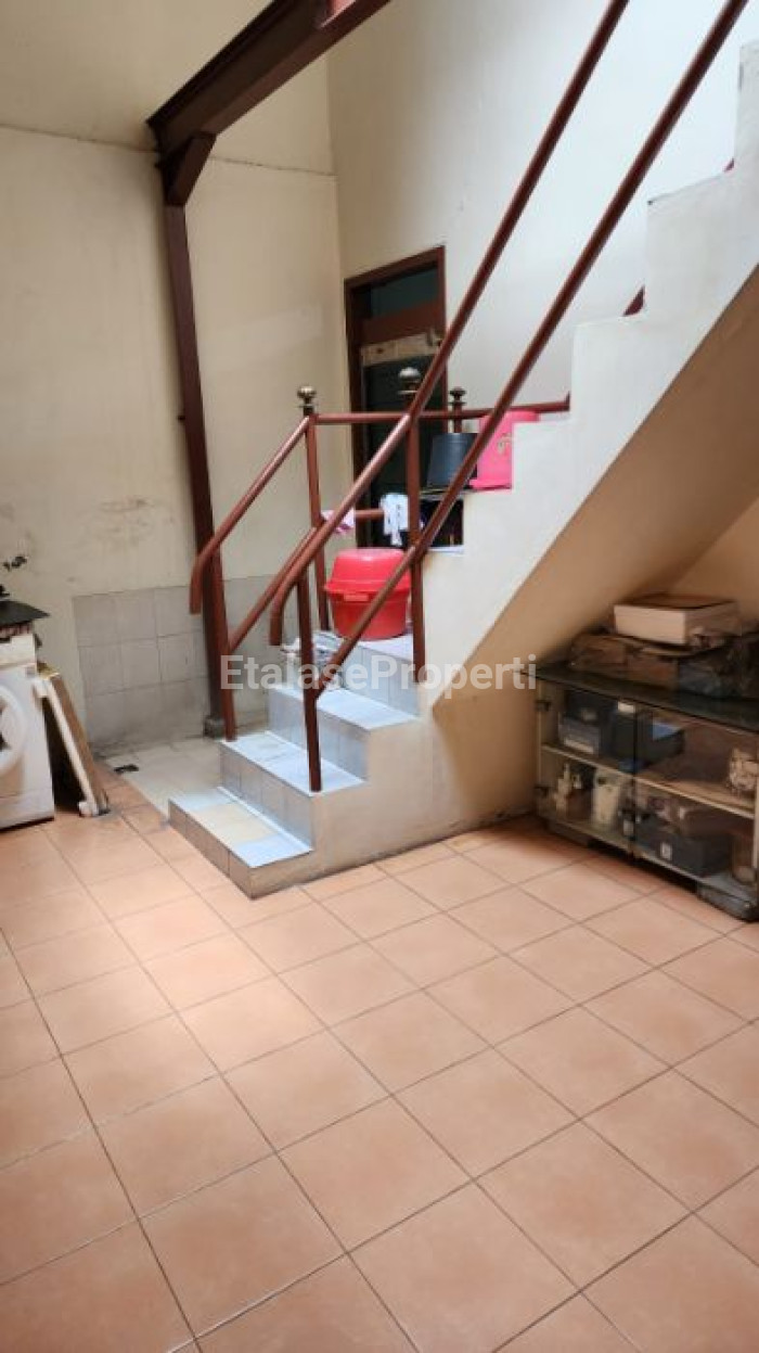 Foto properti Dijual Rumah Luas Karang Asem Surabaya 5