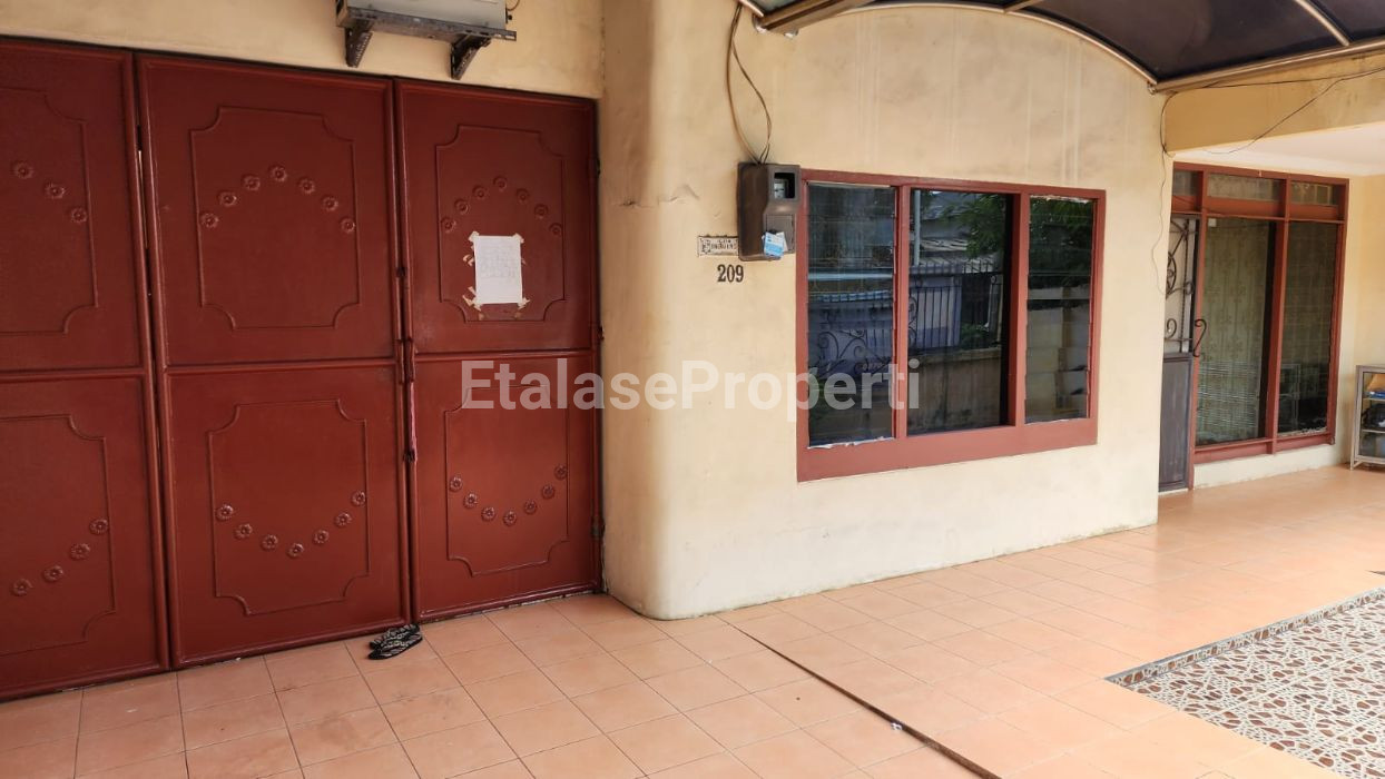 Foto properti Dijual Rumah Luas Karang Asem Surabaya 6