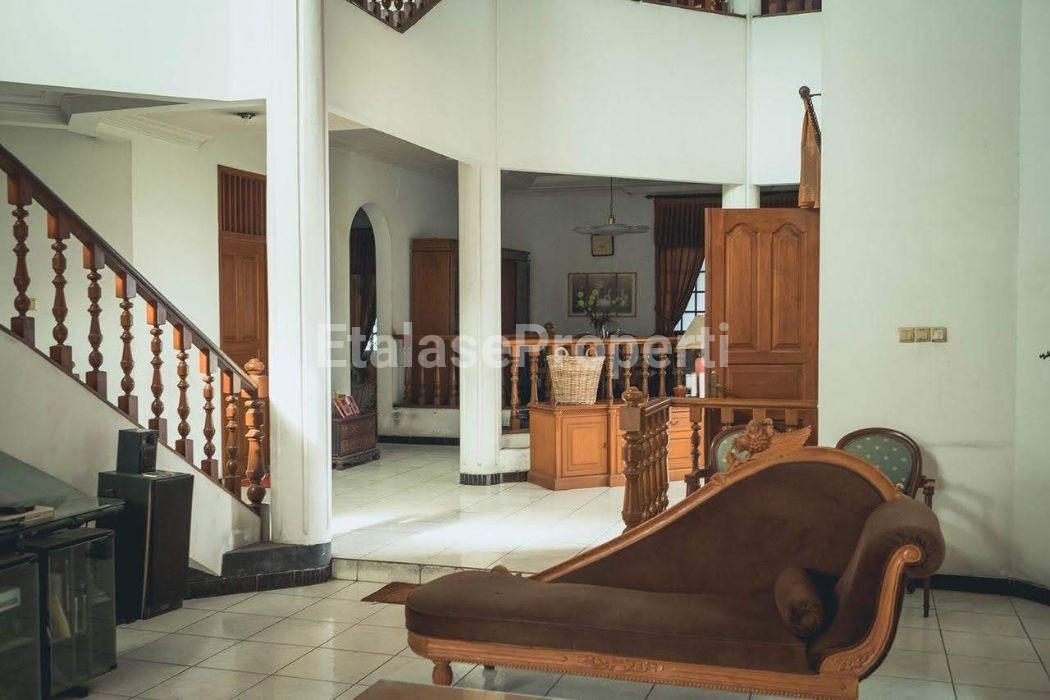 Foto properti Dijual Rumah Siap Huni 2 Lantai Daerah Kendangsari Surabaya 2