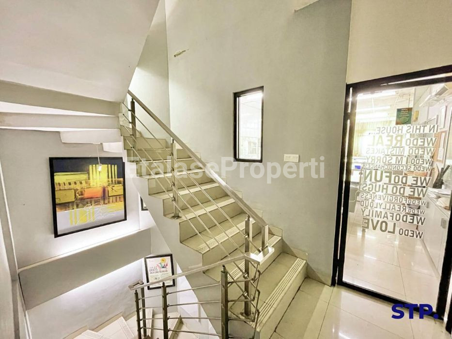 Foto properti Ruko 4,5 Lantai Di Kompleks Wonokitri Di Jalan Mayjend Sungkono 6