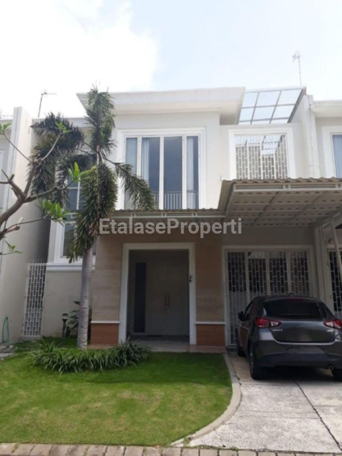 Foto properti Disewakan Rumah Full Renovasi 2 Lt Long Beach Pakuwon City Surabaya 1
