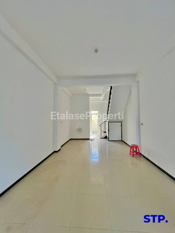 Foto properti Disewakan, Ruko 4 Lantai Di Raya MERR Parkir Luas 3