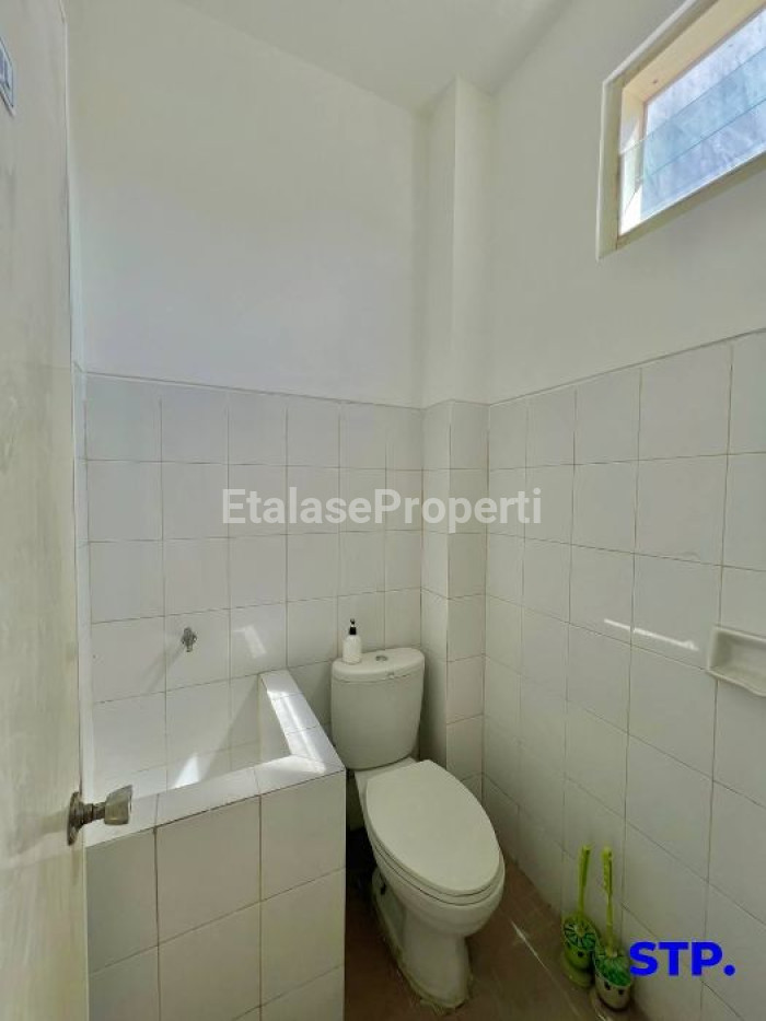 Foto properti Disewakan, Ruko 4 Lantai Di Raya MERR Parkir Luas 4