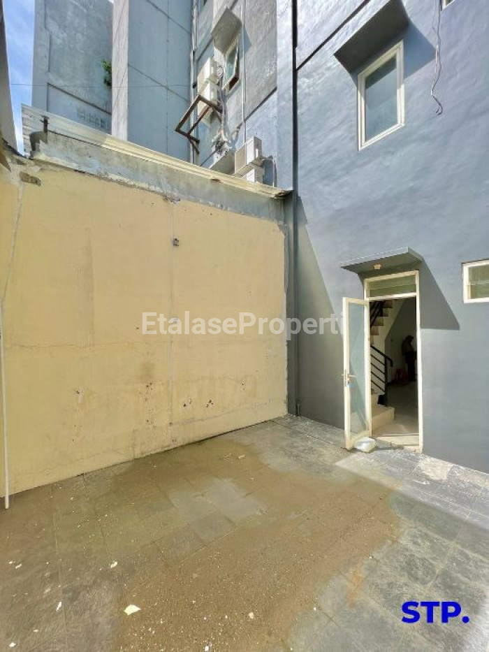 Foto properti Disewakan, Ruko 4 Lantai Di Raya MERR Parkir Luas 5