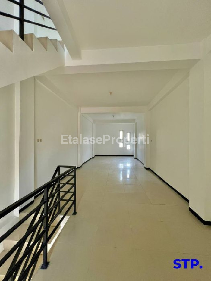 Foto properti Disewakan, Ruko 4 Lantai Di Raya MERR Parkir Luas 6