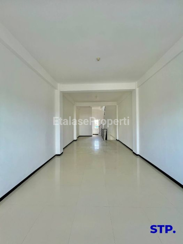 Foto properti Disewakan, Ruko 4 Lantai Di Raya MERR Parkir Luas 7