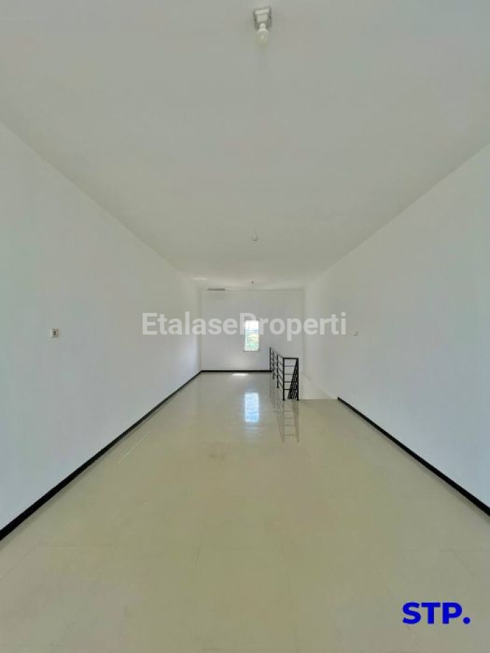 Foto properti Disewakan, Ruko 4 Lantai Di Raya MERR Parkir Luas 10