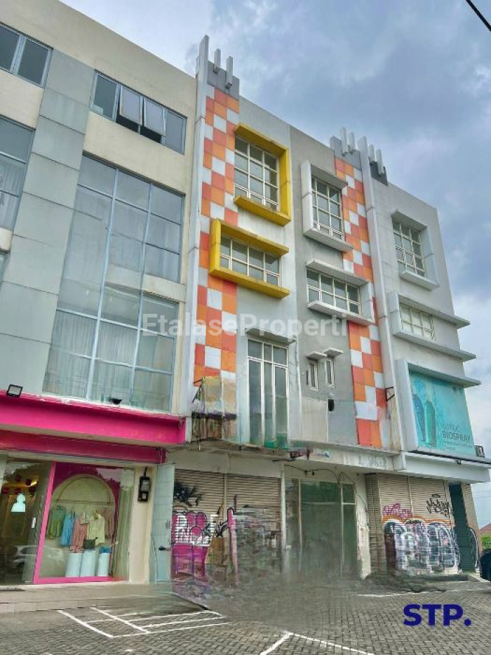 Foto properti Jual Cepat! Ruko 4 Lantai Di Raya MERR Parkir Luas 2