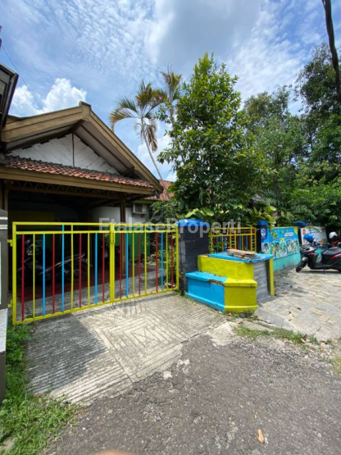 Foto properti Dijual Rumah Pinggir Jalan Raya Wiyung (NOL JALAN, Sebelah Kantor PU Brantas), Surabaya Barat 1