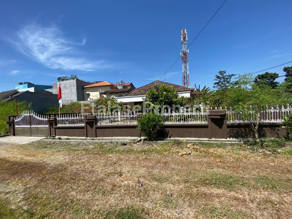 Foto properti Dijual Rumah Siap Huni  Wiyung Brantas Permai, Surabaya Barat (HITUNG TANAH) 1