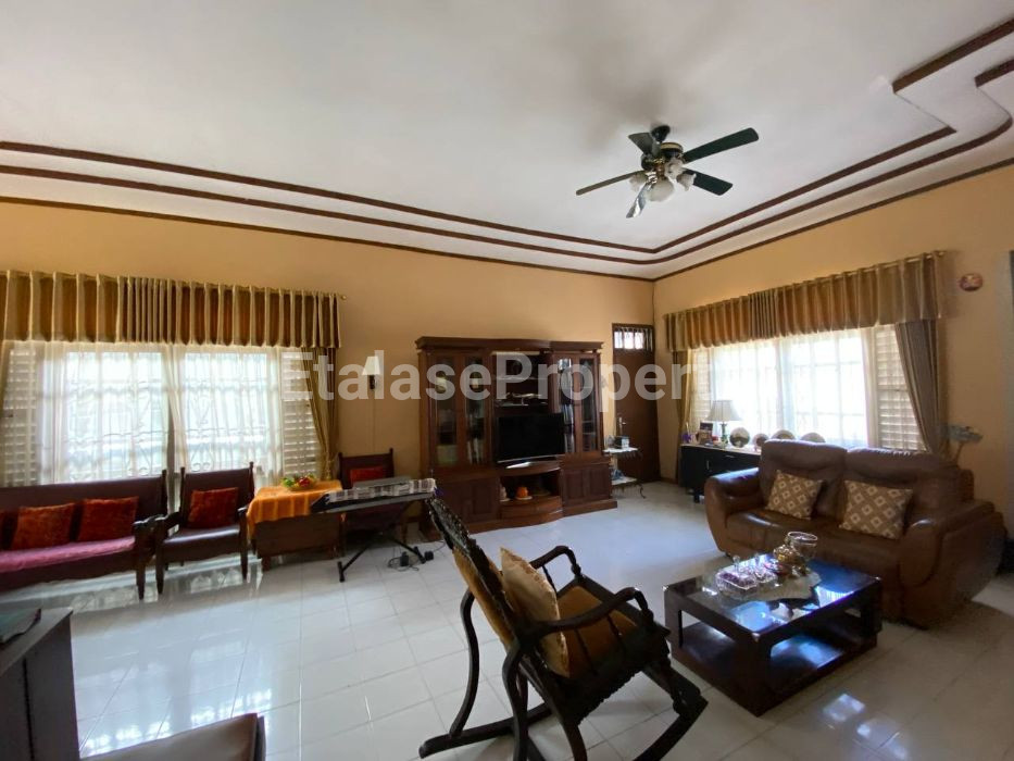 Foto properti Dijual Rumah Siap Huni  Wiyung Brantas Permai, Surabaya Barat (HITUNG TANAH) 6